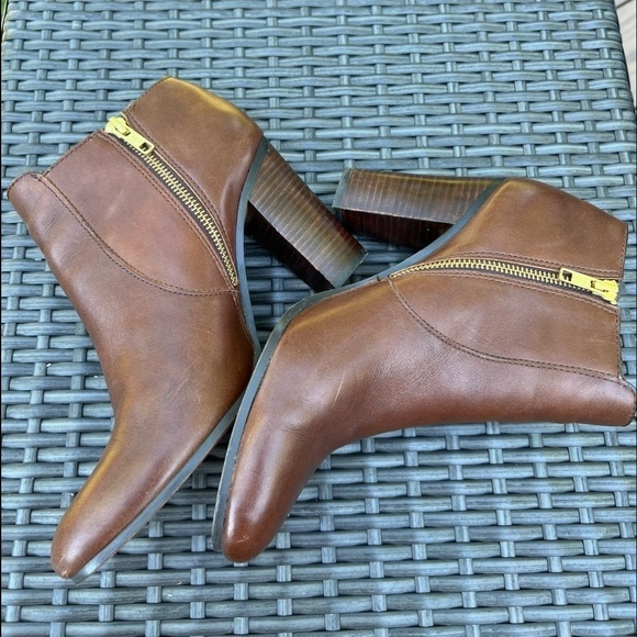 Coach women’s Tavi Brown leather round toe chunky heel booty shoes size 9.5 - Picture 6 of 16